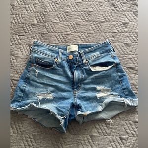 Distressed short shorts